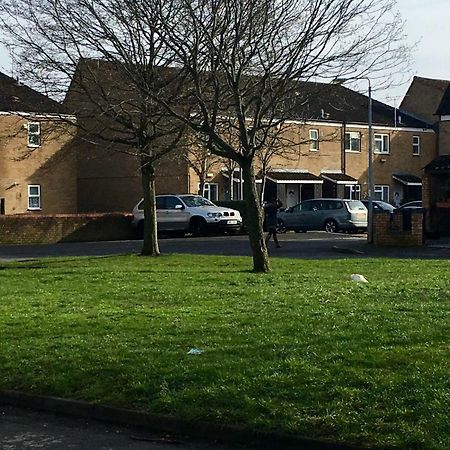 Travelling Stop Daire Swindon Dış mekan fotoğraf