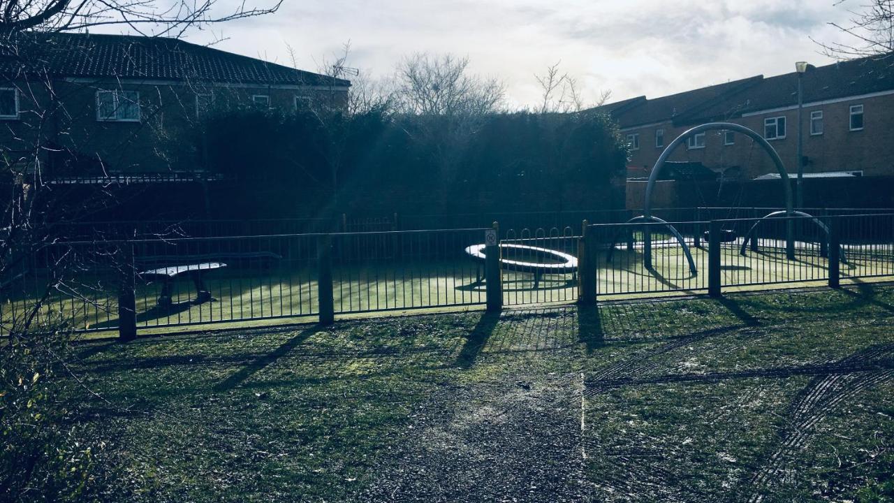 Travelling Stop Daire Swindon Dış mekan fotoğraf